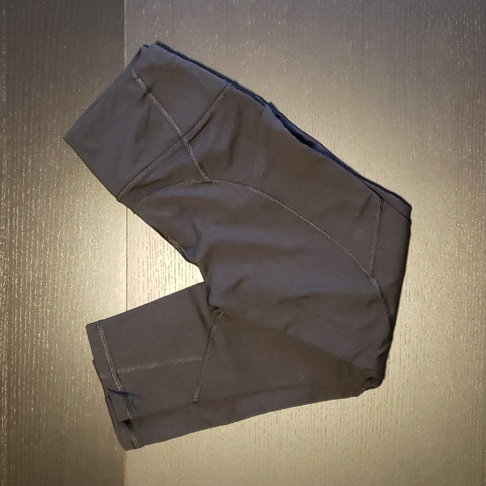 Victoria Sport Capri Leggings (XS)